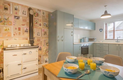 South Creake House | Experience Bosky House: Pet-Friendly with Ocean Views