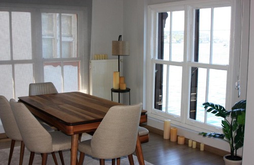 Cengelkoy Mahallesi Villa | Discover Bosphorus Mansion with Private Duck & Ocean Views