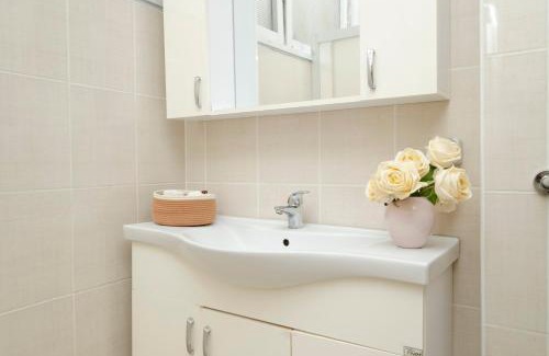 Kabatas Apartment | Bosphorus View with 5 Bedrooms and Elevator