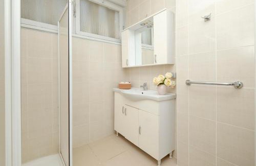Kabatas Apartment | Bosphorus View with 5 Bedrooms and Elevator