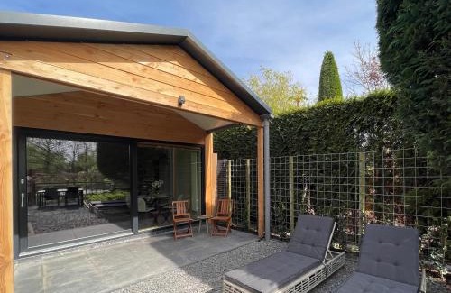 The Hague Center House | Pet-Friendly Bospolderhuisje: Family Comfort Awaits