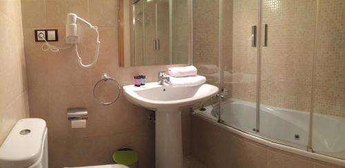 Prats Apartment | Discover Bosquet 1: Highly Rated with Family-Friendly Amenities