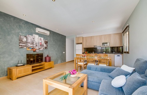 Can Picafort Ski Chalet | Beachside Bosset Platja House with Ocean View & Spa