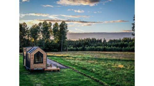 Alingsas Municipality House | Discover Bostebacken Gard Tiny House - Pet & Child Friendly