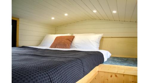 Alingsas Municipality House | Discover Bostebacken Gard Tiny House - Pet & Child Friendly