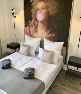 Mittelmeiderich Apartment | Modern Studio at BOSTEL 2: Perfect Location in Duisburg