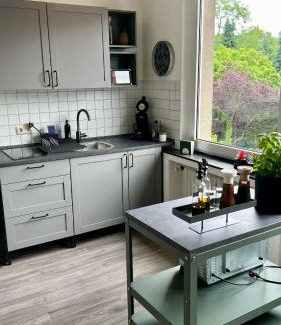 Mittelmeiderich Apartment | Modern Studio at BOSTEL 2: Perfect Location in Duisburg