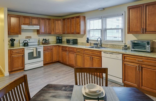 Fairmount Hill Apartment | Modern Boston Duplex with Foosball Table Near Downtown