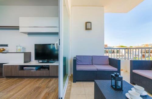 Son Baulo Apartment | Oceanfront Family Retreat in Boston with Scenic Views