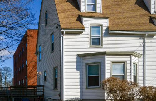Allston House | Cozy Boston Historical Urban Oasis with Ocean Views