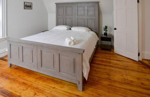 Allston House | Cozy Boston Historical Urban Oasis with Ocean Views