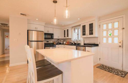 Revere Apartment | Pet-Friendly 3BR Hotel in Boston Near Airport & Beach