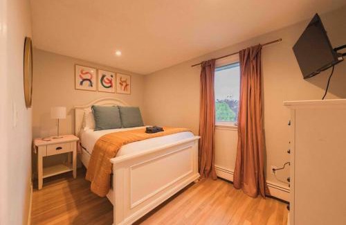 Revere Apartment | Pet-Friendly 3BR Hotel in Boston Near Airport & Beach