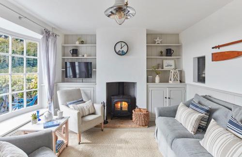 Deal House | Beachside Retreat at Bosun Cottage - 4-Star Family Friendly