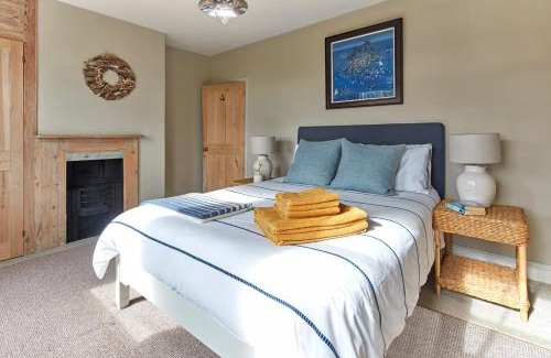 Deal House | Beachside Retreat at Bosun Cottage - 4-Star Family Friendly