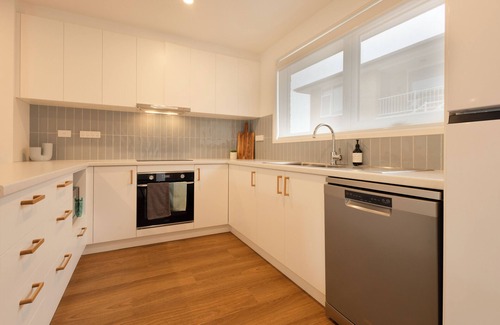 Warrnambool Apartment | Botanic Racecourse: 4-Star Gem with Family-Friendly Amenities