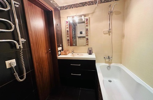 Dzerzhyns'kyi District Apartment | Cozy Botanical Garden Apartment with Breakfast & Pet Friendly