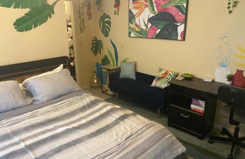 Casselberry Apartment | Botanical Tranquility