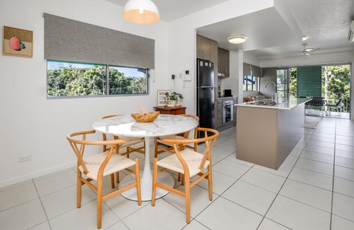 Edge Hill Apartment | Botanicals Retreat in Edge Hill with Pool & Breakfast