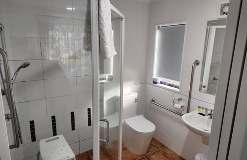 East Tamaki Hotel | Discover Botany Palms Motel: Family-Friendly with Spa & Breakfast