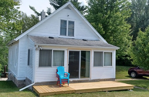 West Branch Cottage | Perfect Retreat: Lake & River Frontage with Great Fishing!