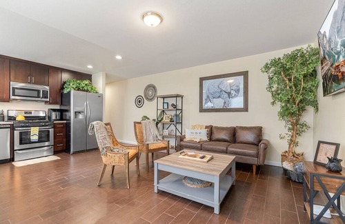 Redlands House | Experience Both Tribune at Redlands: Guest Rated 10/10 Stay