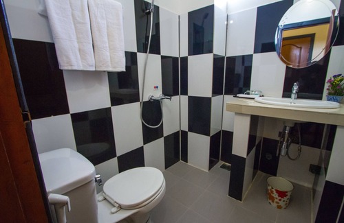Serei Saophoan Hotel | Budget-Friendly Botoum Hotel with Family Amenities Included