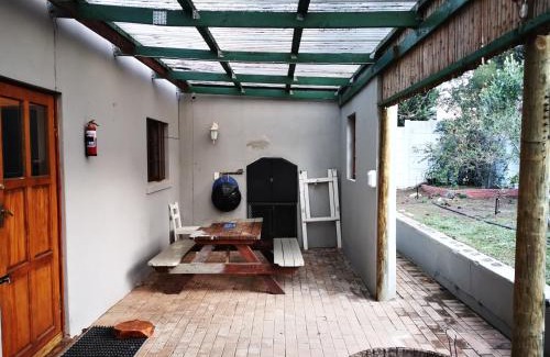 Bot River House | Discover Botrivier's Eden: Pet-Friendly and Family Approved