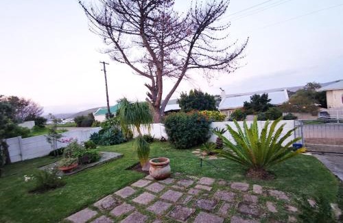 Bot River House | Discover Botrivier's Eden: Pet-Friendly and Family Approved