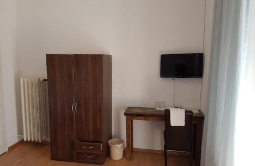 Locarno House | Cozy Bottega del Vino Guesthouse with Onsite Restaurant