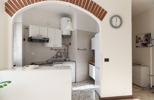 Milan Apartment | Explore Botticelli House: Relax Near Duomo with Spa & Hot Tub