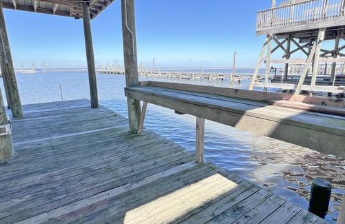 Golden Meadow House | Bay View Bliss at Bottoms Up - Guest Rated 10/10 Stay!