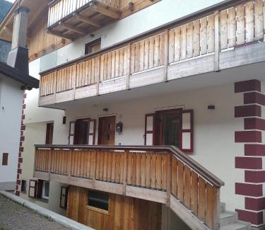 Campitello di Fassa Apartment | Inviting Botton d'oro: Pet-Friendly & Family Approved