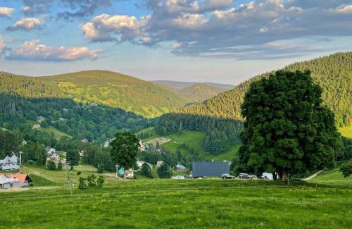 Pec pod Snezkou Ski Chalet | Family-Friendly Bouda u Vleku with Kitchen & Perfect Ratings