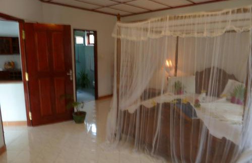 Kaluwamodara Hotel | Discover Bougain Villa: Oceanfront Bliss with Pool Access
