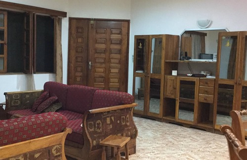 Lome House | Experience BOUGAINVILLIERS A DJIDJOLE with Pool & Breakfast