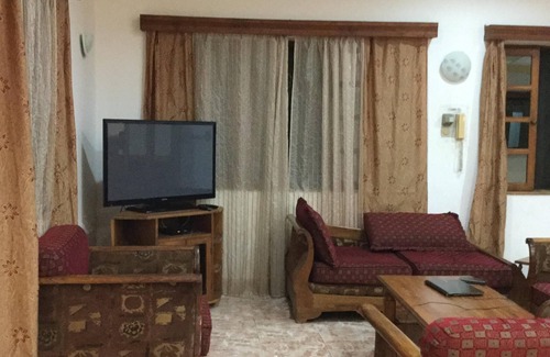 Lome House | Experience BOUGAINVILLIERS A DJIDJOLE with Pool & Breakfast
