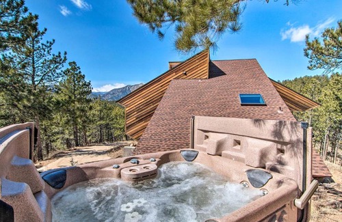 Boulder House | Idyllic Boulder Barrett House with Hot Tub & Spa Amenities