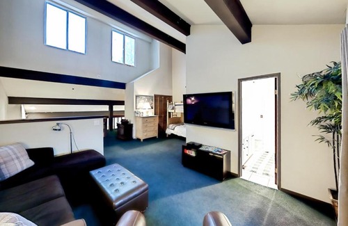 Tahoe Village Hotel | Family-Friendly Boulder Condo with Pool and Hot Tub