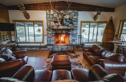 Boulder Cabin | Outstanding Boulder Lake Lodge: Perfect for Families & Accessibility