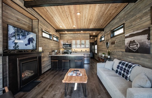 Revelstoke Hotel | Pet-Friendly Boulder Mountain Resort with Spa and Hot Tub