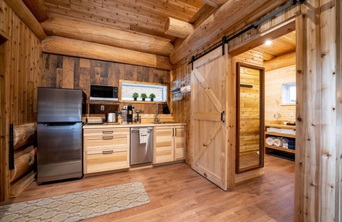Revelstoke Hotel | Pet-Friendly Boulder Mountain Resort with Spa and Hot Tub