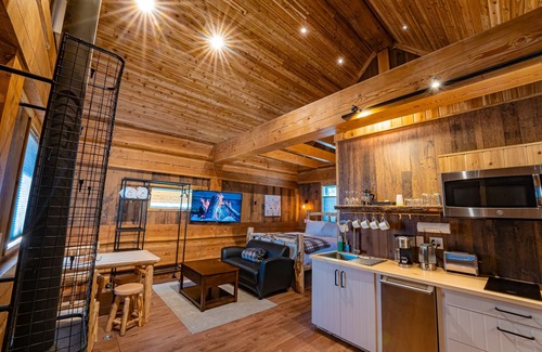Revelstoke Hotel | Pet-Friendly Boulder Mountain Resort with Spa and Hot Tub