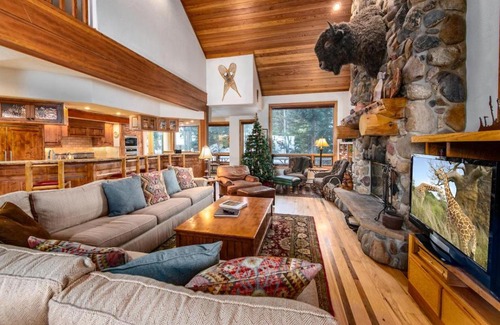 Boulder Ridge House | Family-Friendly Boulder Ridge Lodge with Hot Tub, Sleeps 22