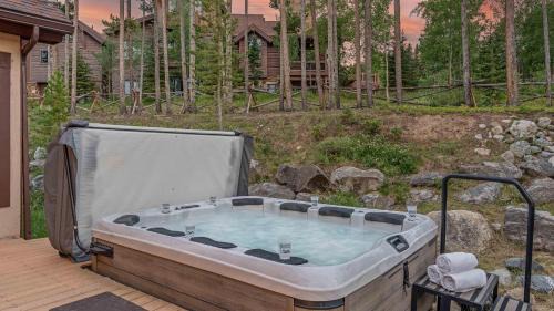 Boulder Ridge House | Boulder Ridge Retreat