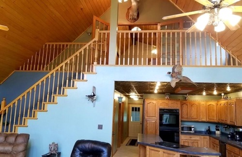 Lansing Cabin | Relaxing Boulder Run Log Cabin with Hot Tub and Pool
