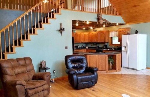 Lansing Cabin | Relaxing Boulder Run Log Cabin with Hot Tub and Pool