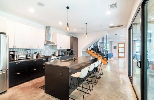 Bouldin House | Family-Friendly Bouldin Creek Retreat with Heated Pool & More