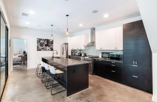 Bouldin House | Family-Friendly Bouldin Creek Retreat with Heated Pool & More