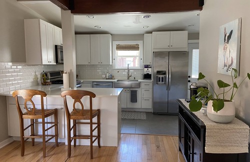 Bouldin House | Inviting Bouldin Cottage: Guest Rated 9.8 with Ocean Views